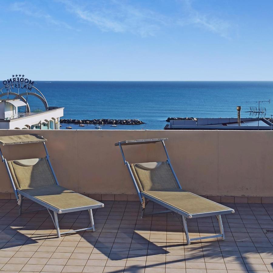 Hotel Gabbiano Cattolica Exterior foto